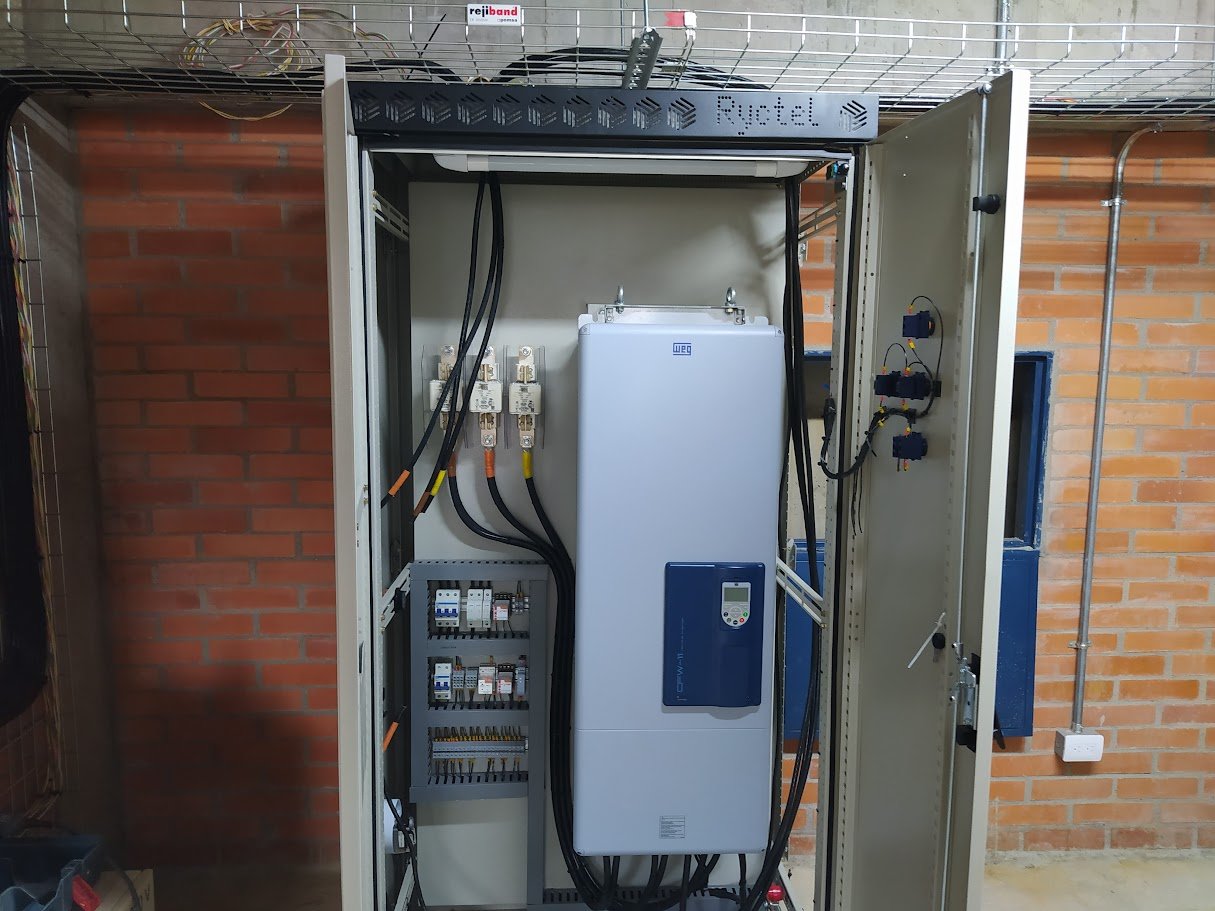 Tablero variador de velocidad WEG — ESPO Ocaña