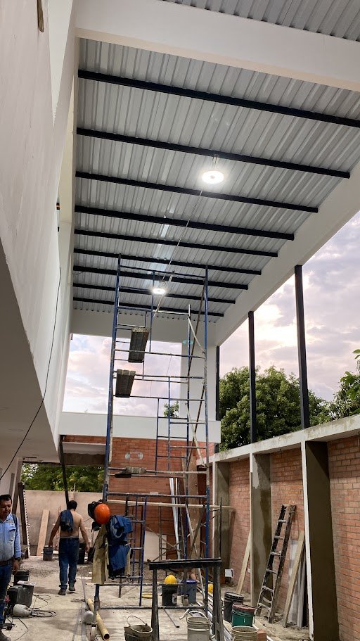Obra eléctrica Plazoleta La Palmita — iluminación instalada